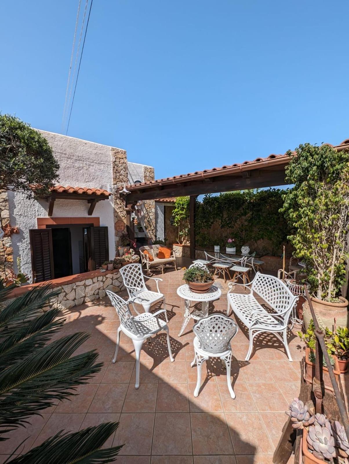 Villa Baia Di Cornino Кустоначи Экстерьер фото