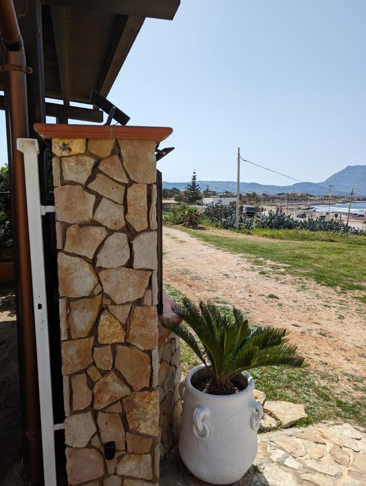 Villa Baia Di Cornino Кустоначи Экстерьер фото