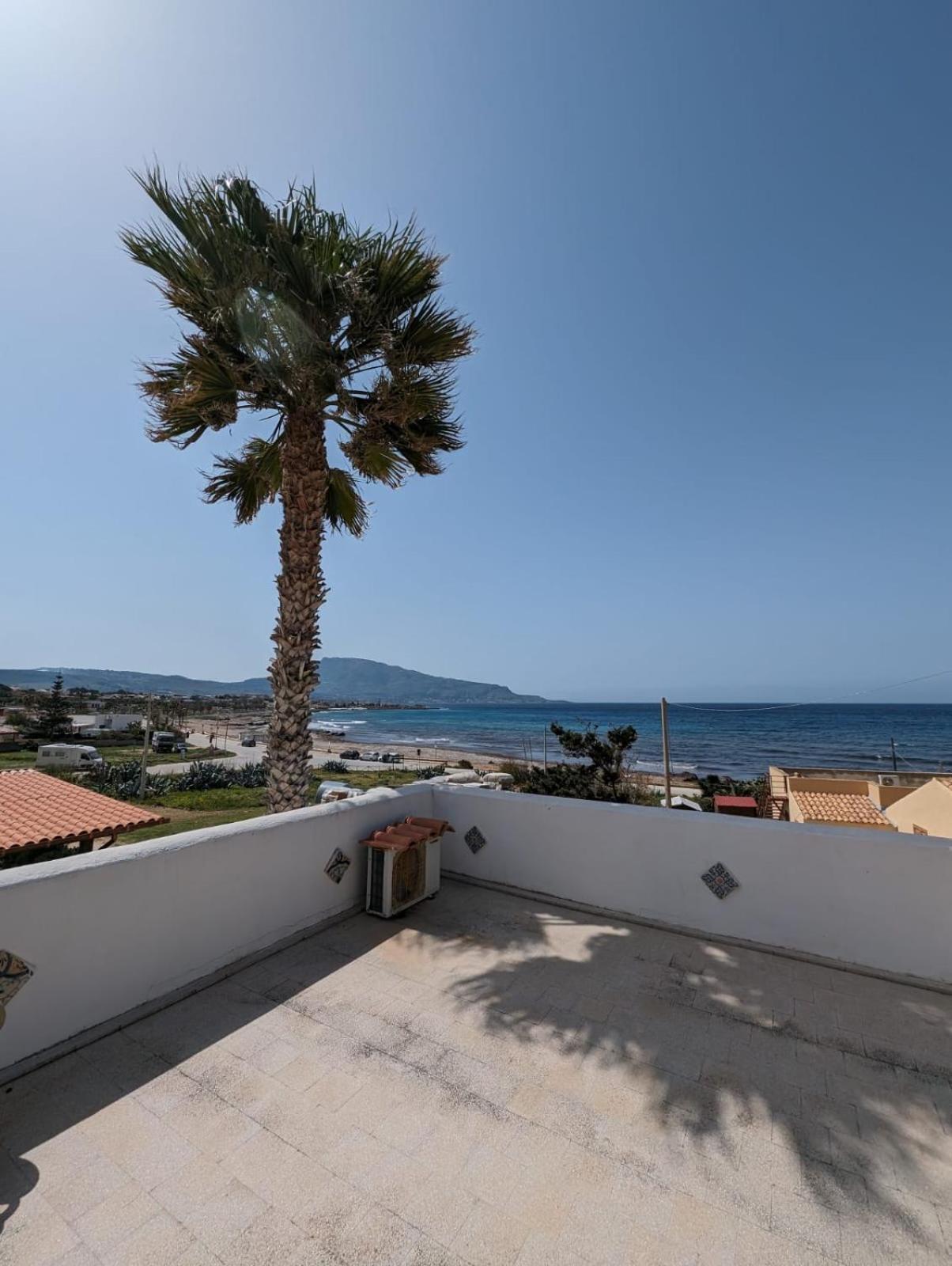 Villa Baia Di Cornino Кустоначи Экстерьер фото