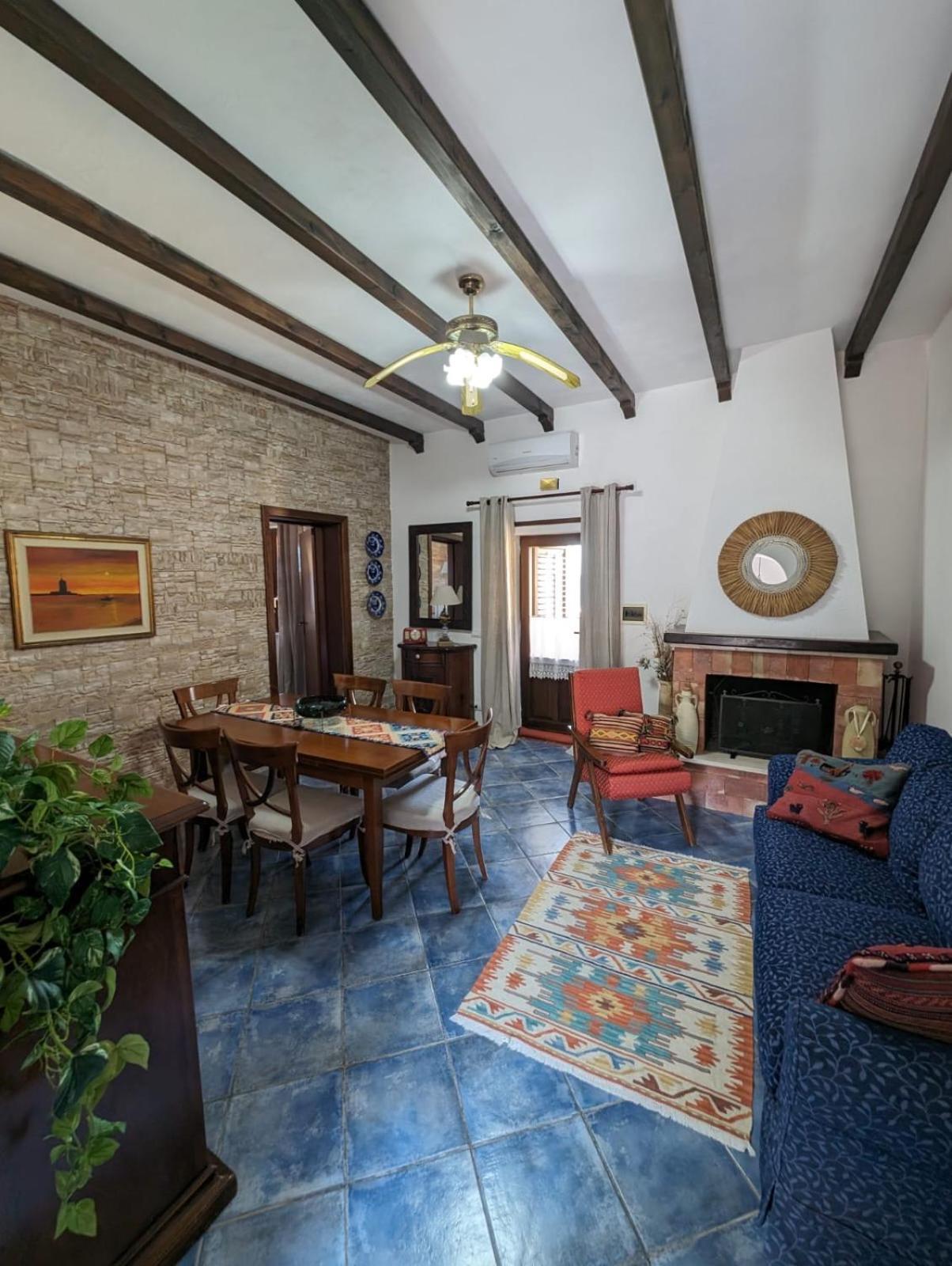 Villa Baia Di Cornino Кустоначи Экстерьер фото