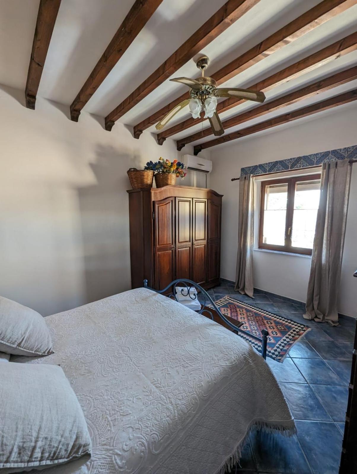 Villa Baia Di Cornino Кустоначи Экстерьер фото