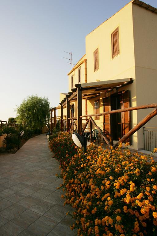 Villa Baia Di Cornino Кустоначи Номер фото