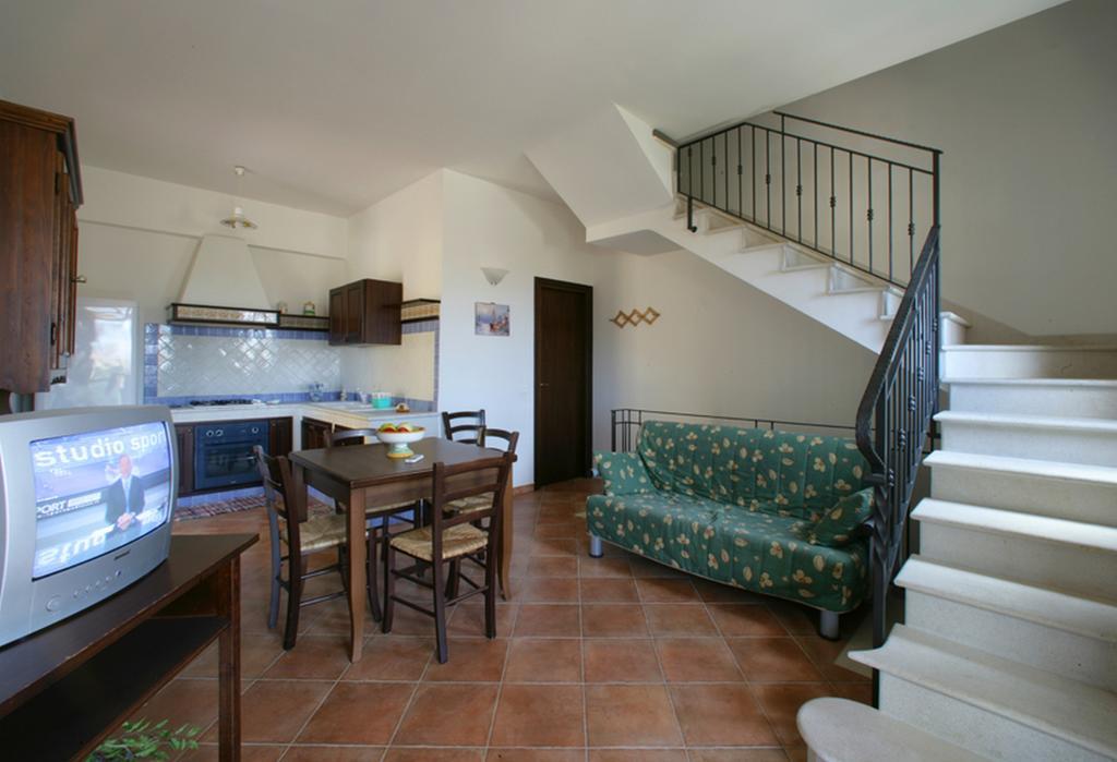 Villa Baia Di Cornino Кустоначи Номер фото